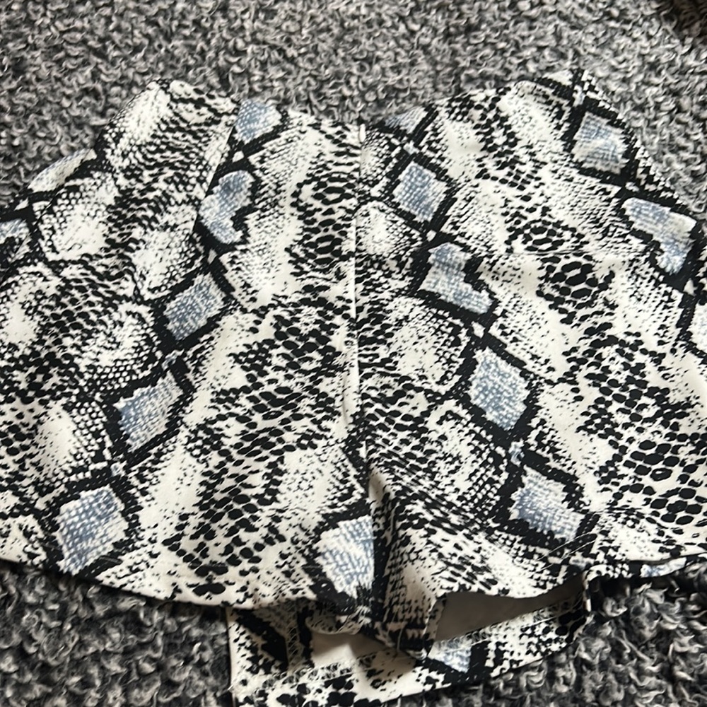Snakeskin skort - Picture 3 of 4